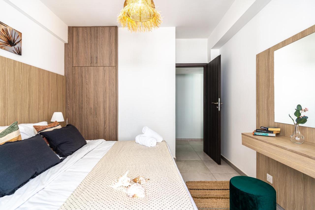 Beach Daze 1-Br Apt By Finikoudes Beach Larnaca Exterior foto