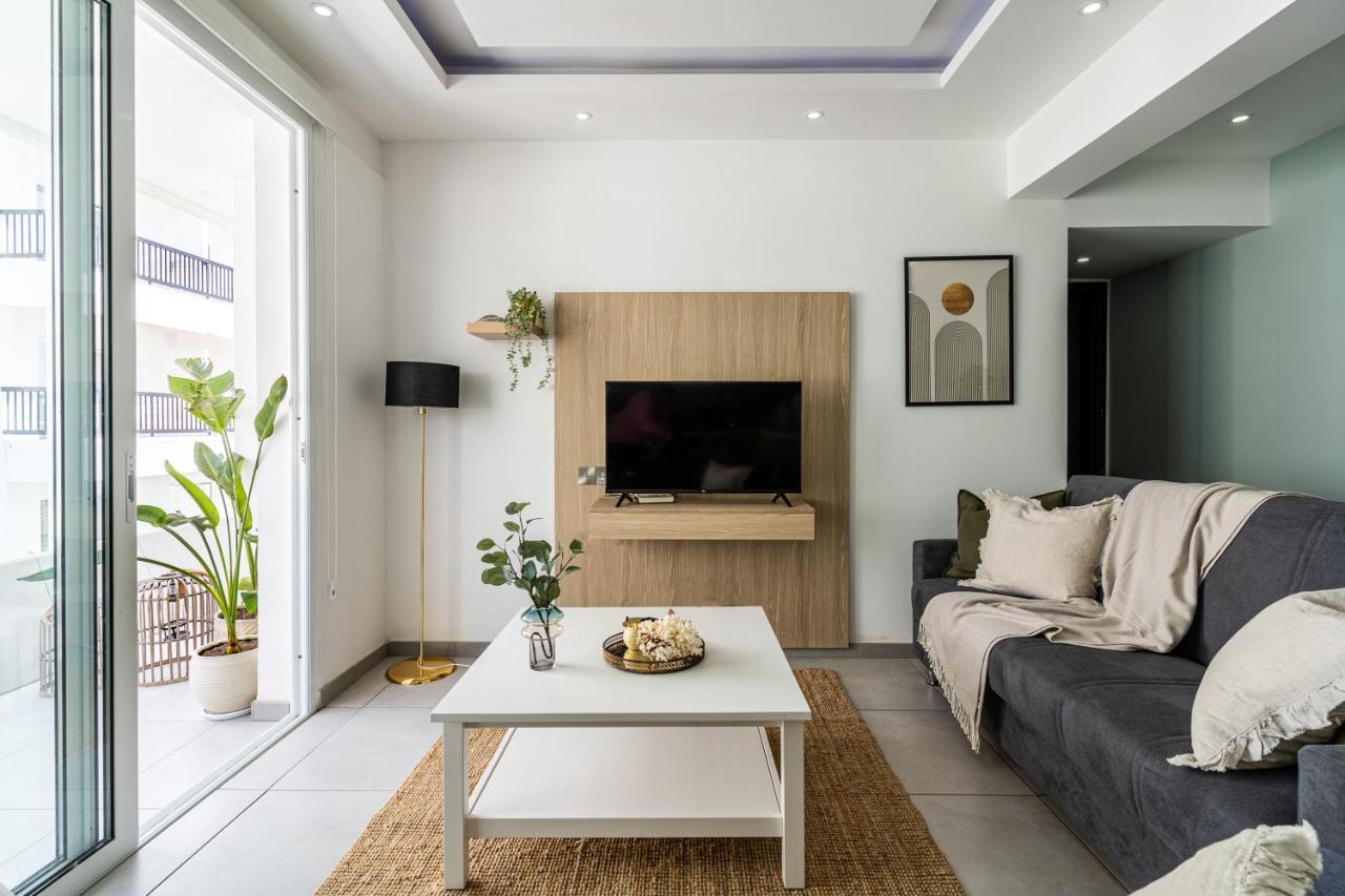 Beach Daze 1-Br Apt By Finikoudes Beach Larnaca Exterior foto